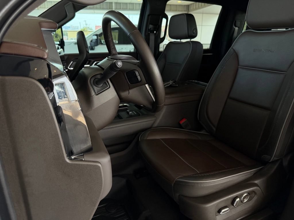 Used 2024 GMC Sierra 3500 Denali w/ Denali Reserve Package AWD/4WD image 13