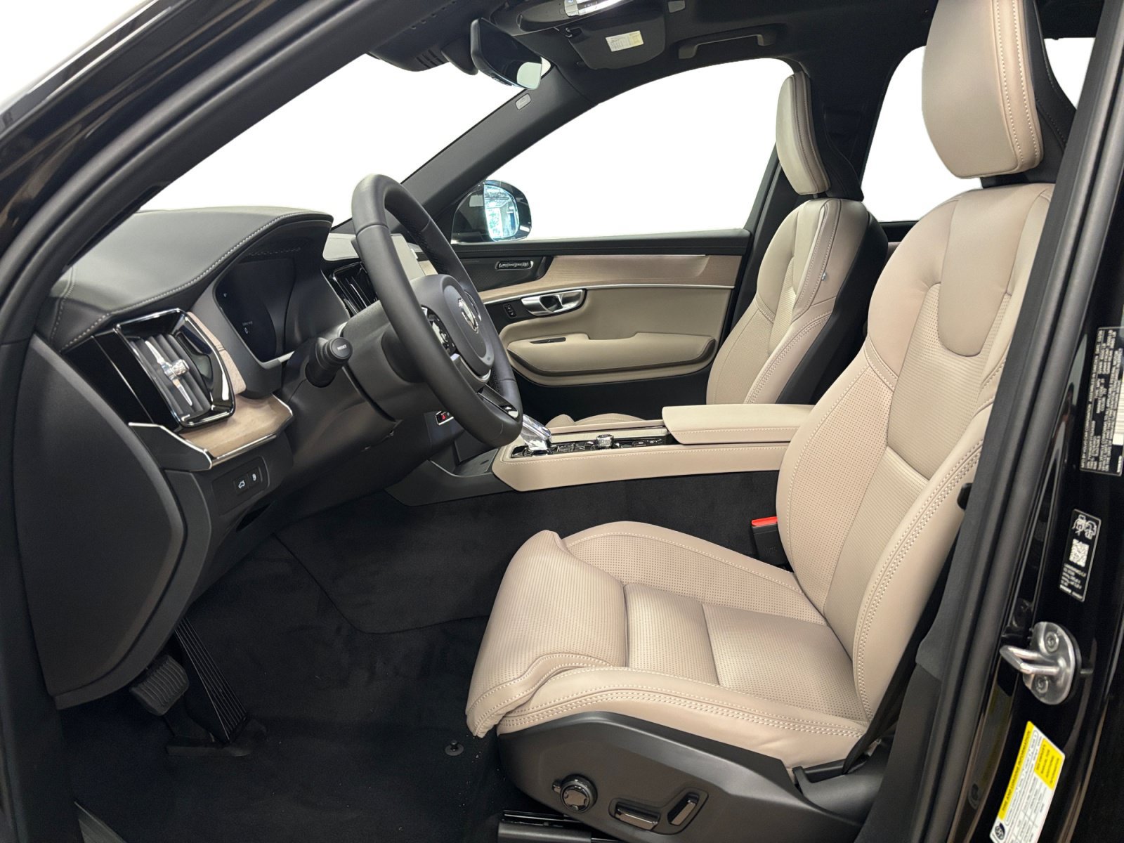 New 2026 Volvo XC90 T8 Ultra w/ Protection Package AWD/4WD image 11