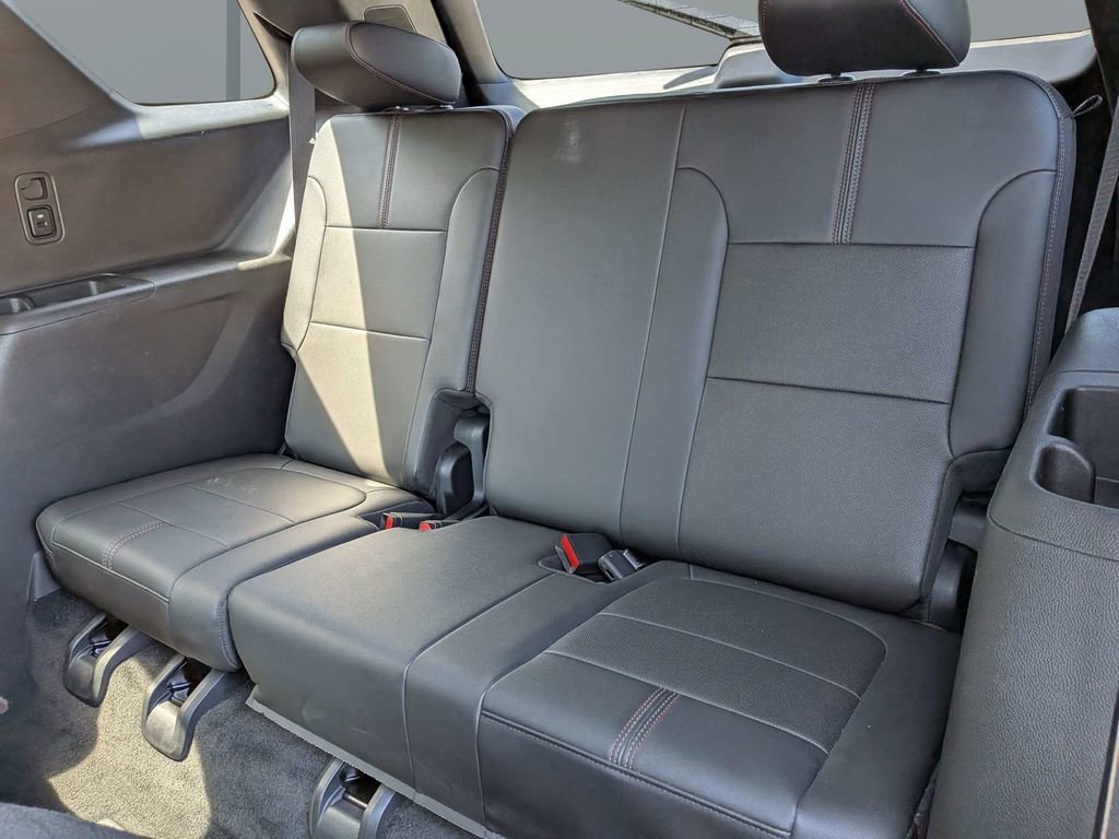 Used 2023 Chevrolet Traverse RS image 13