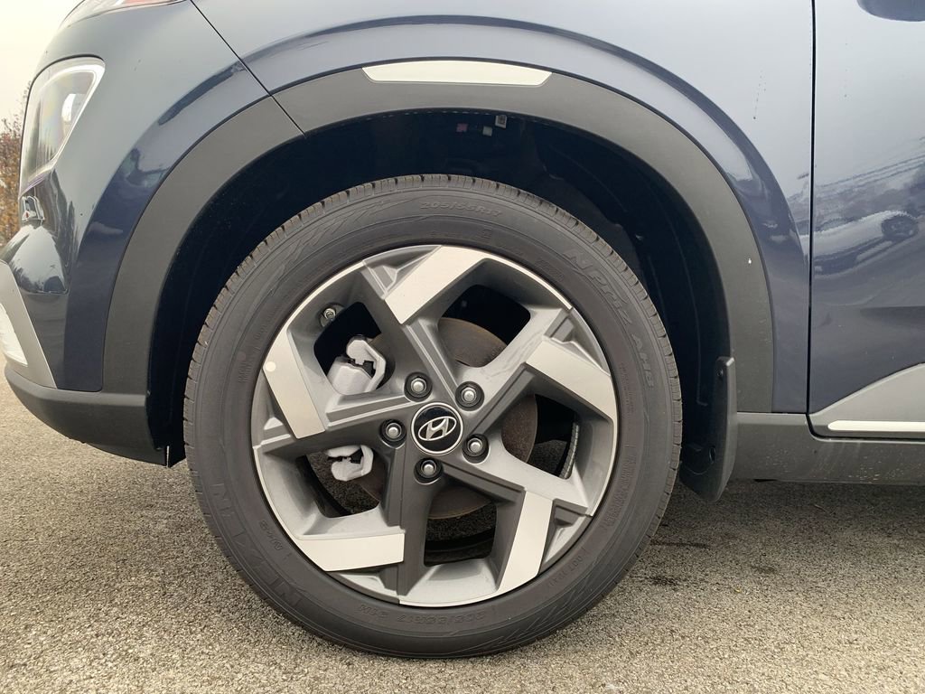 New 2025 Hyundai Venue Limited image 18