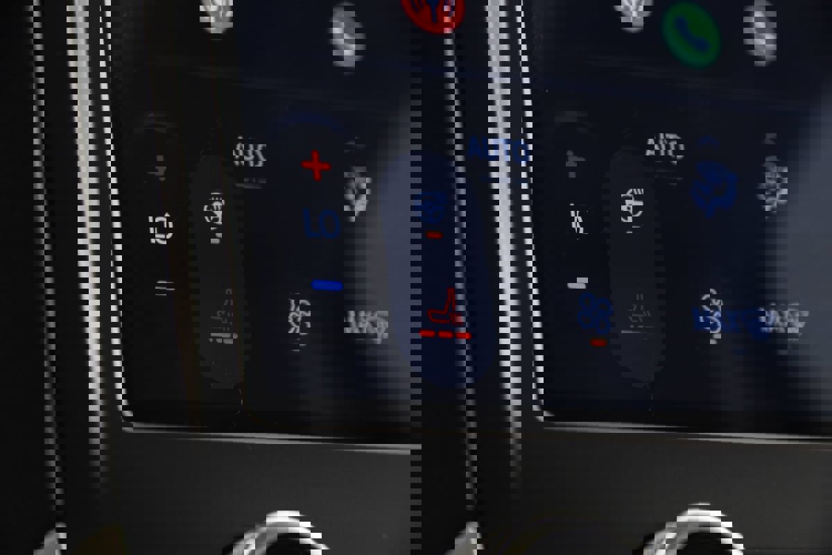 Used 2024 Ford Edge SEL w/ Convenience Package image 8