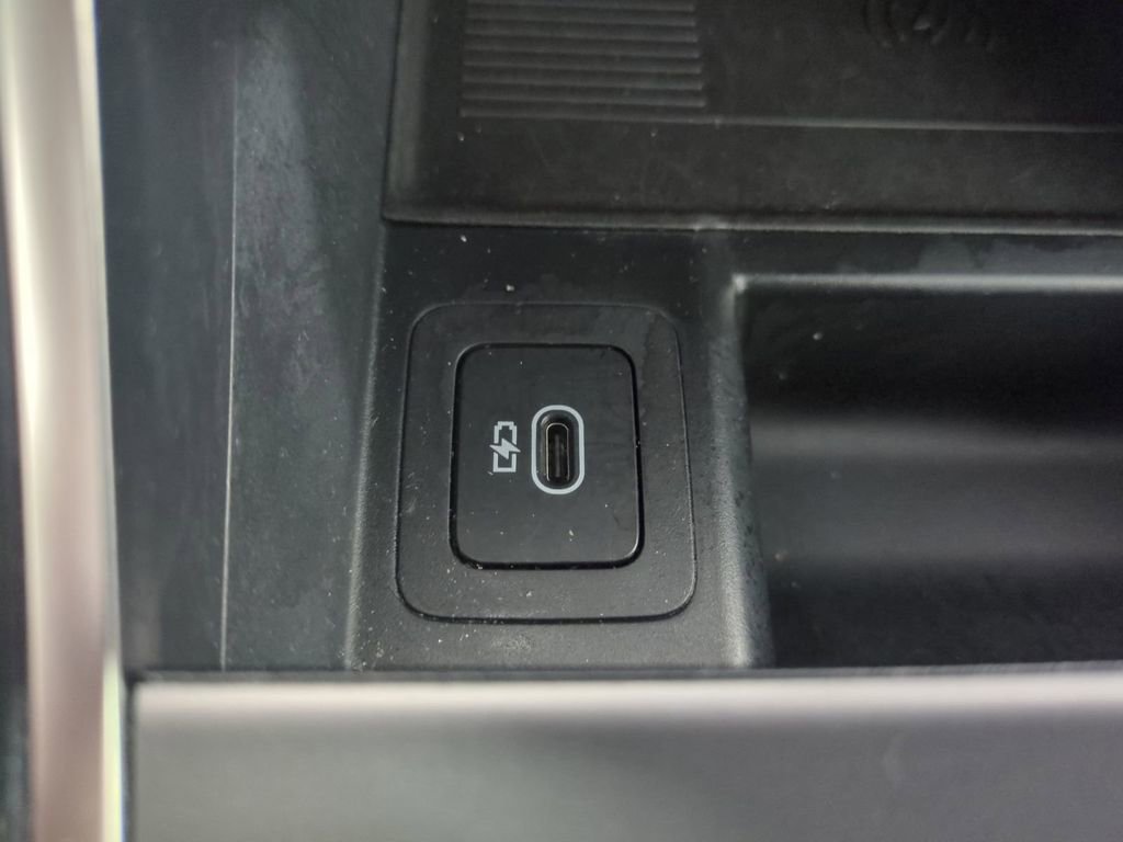 Used 2025 Land Rover Range Rover Velar Dynamic SE image 28