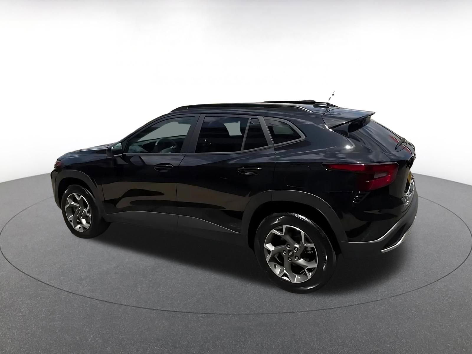 Used 2025 Chevrolet Trax LT FWD image 10