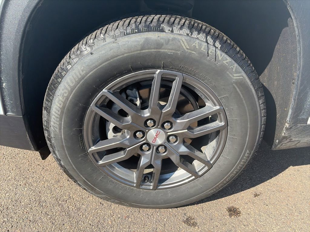 Used 2025 GMC Acadia Elevation image 9