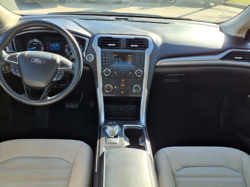 Used 2018 Ford Fusion S image 3