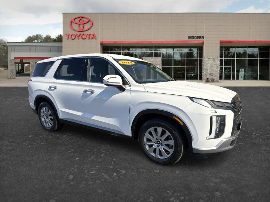 Used 2025 Hyundai Palisade SE FWD image 3