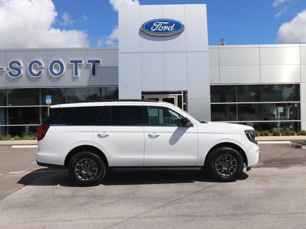Used 2025 Ford Expedition Active RWD image 18