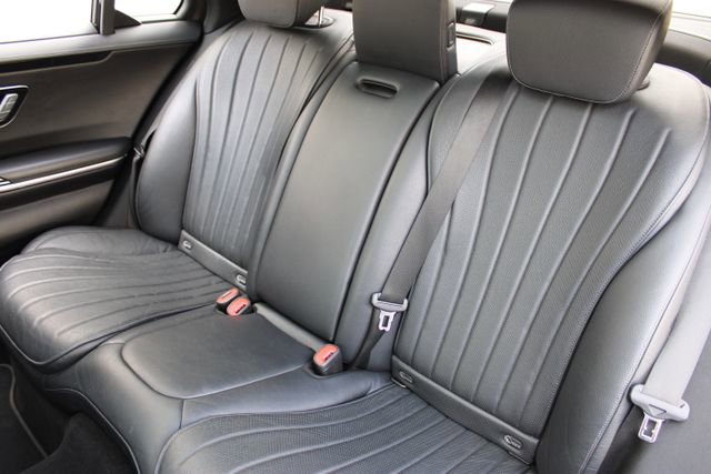 Used 2022 Mercedes-Benz S 500 4MATIC w/ AMG Line Package image 11