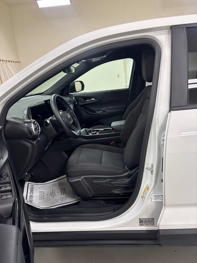 Used 2026 Chevrolet Equinox LT AWD/4WD image 9
