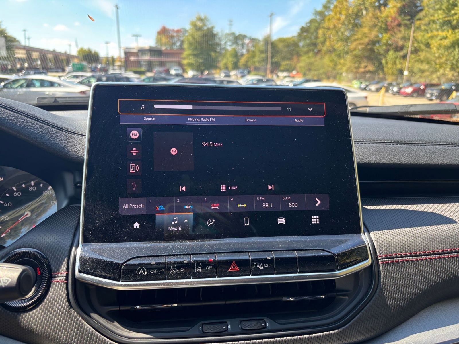 Used 2025 Jeep Compass Trailhawk image 21