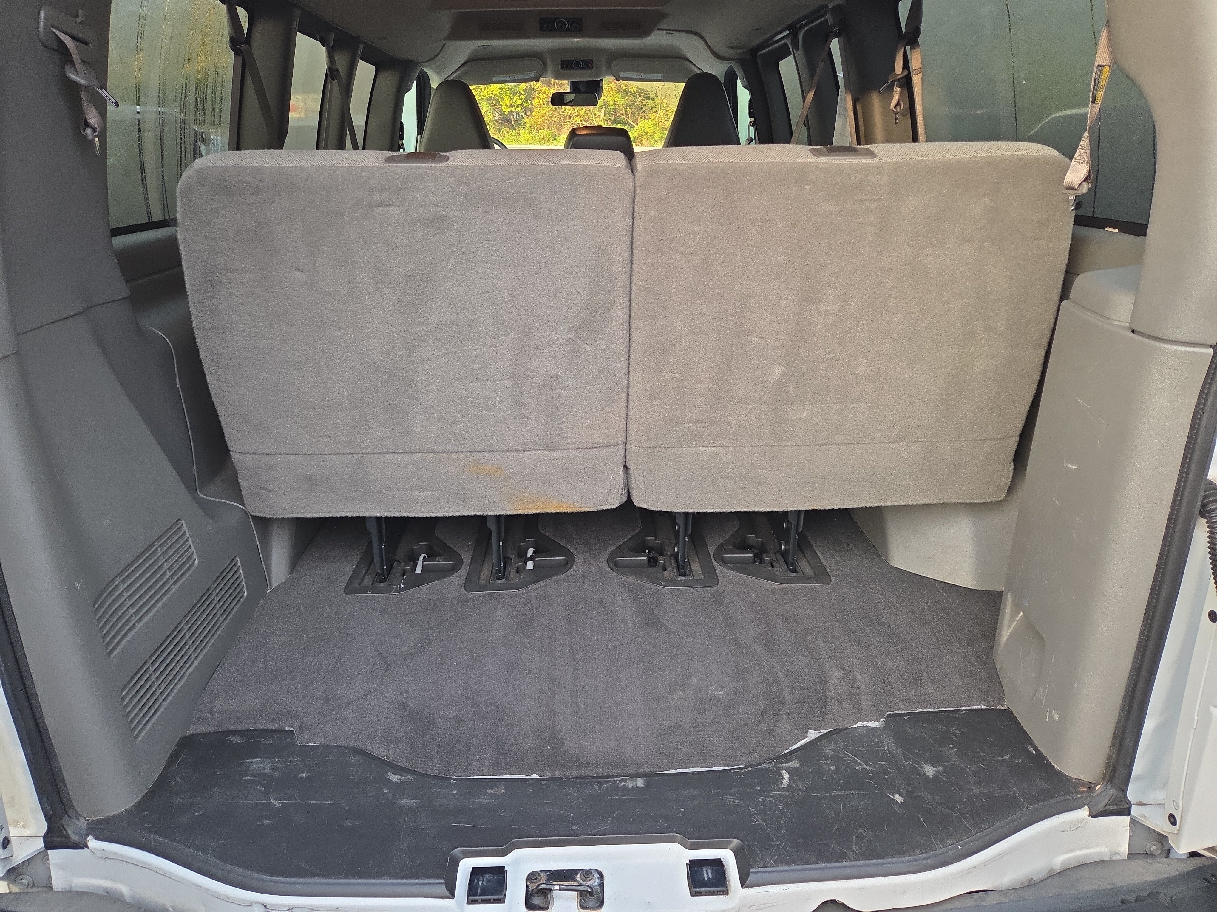 Used 2020 Chevrolet Express 3500 LT w/ LT Preferred Equipment Group RWD image 28