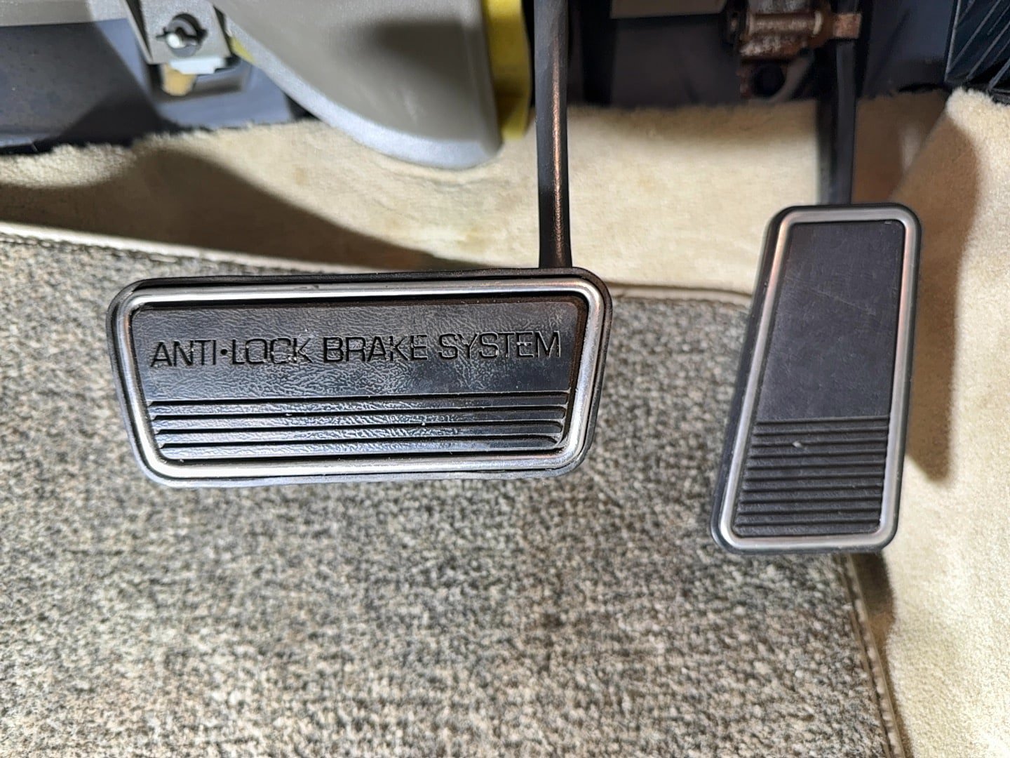 Used 1993 Cadillac Allante FWD image 28