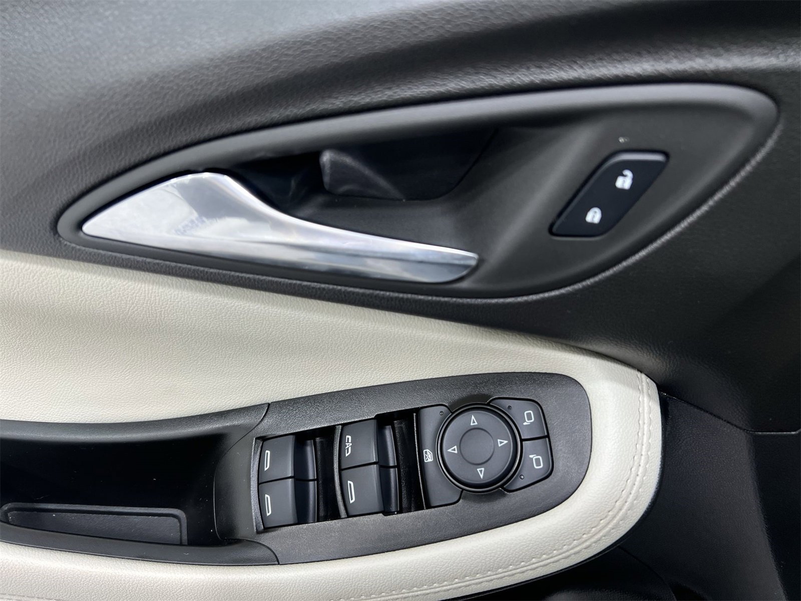 Used 2024 Buick Encore GX Preferred image 13