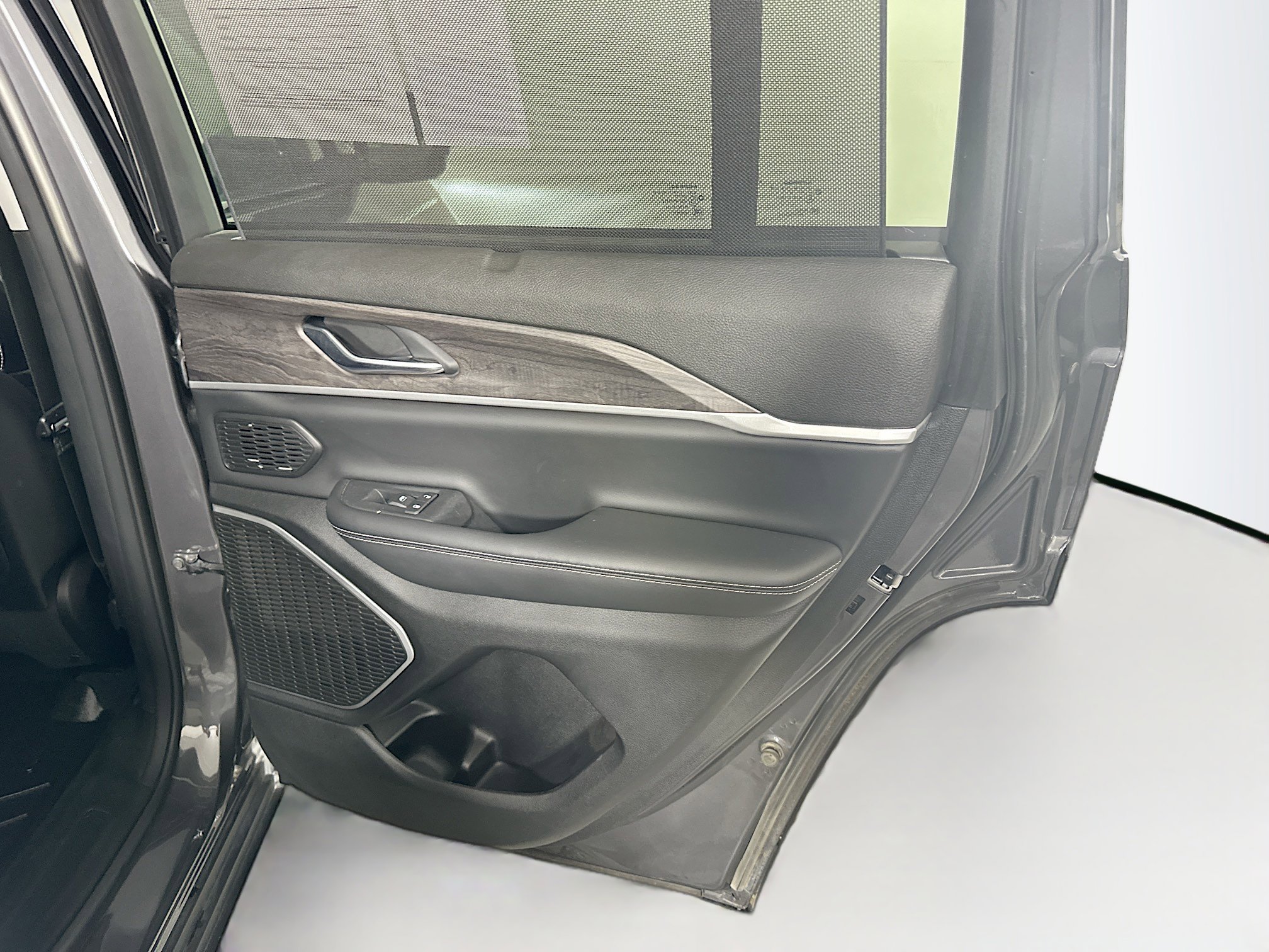 Used 2022 Jeep Grand Cherokee Limited 4xe w/ Luxury Tech Group II image 31