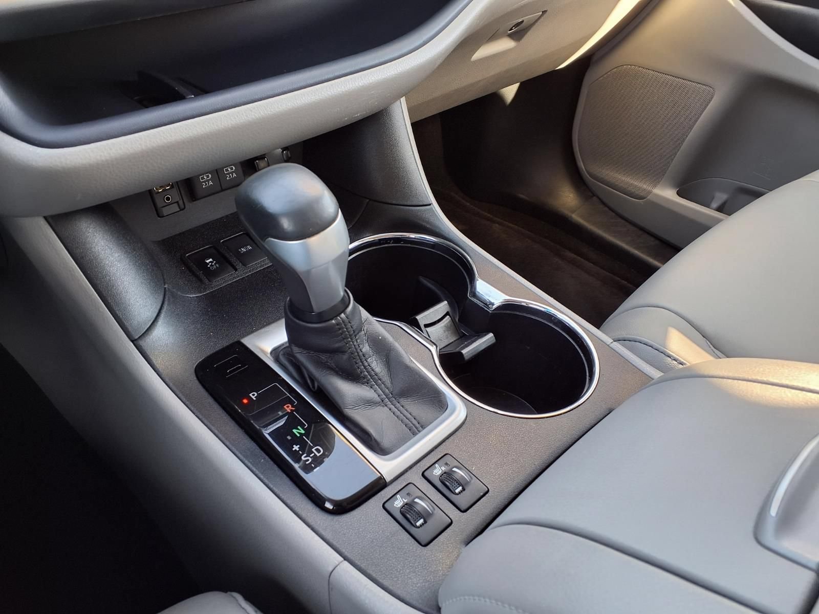 Certified 2017 Toyota Highlander XLE FWD image 27
