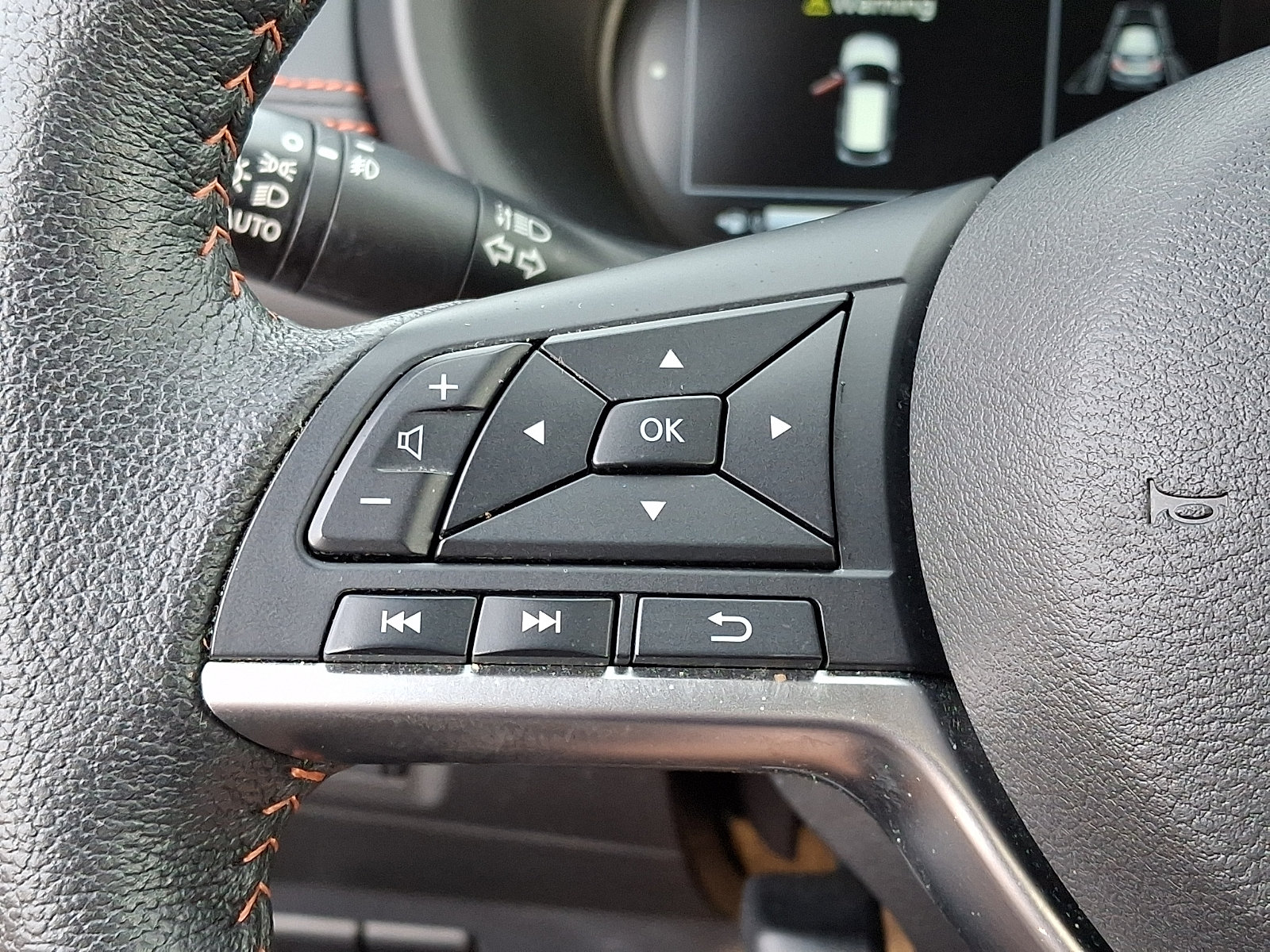 Used 2023 Nissan Kicks SR w/ SR Premium Package FWD image 24