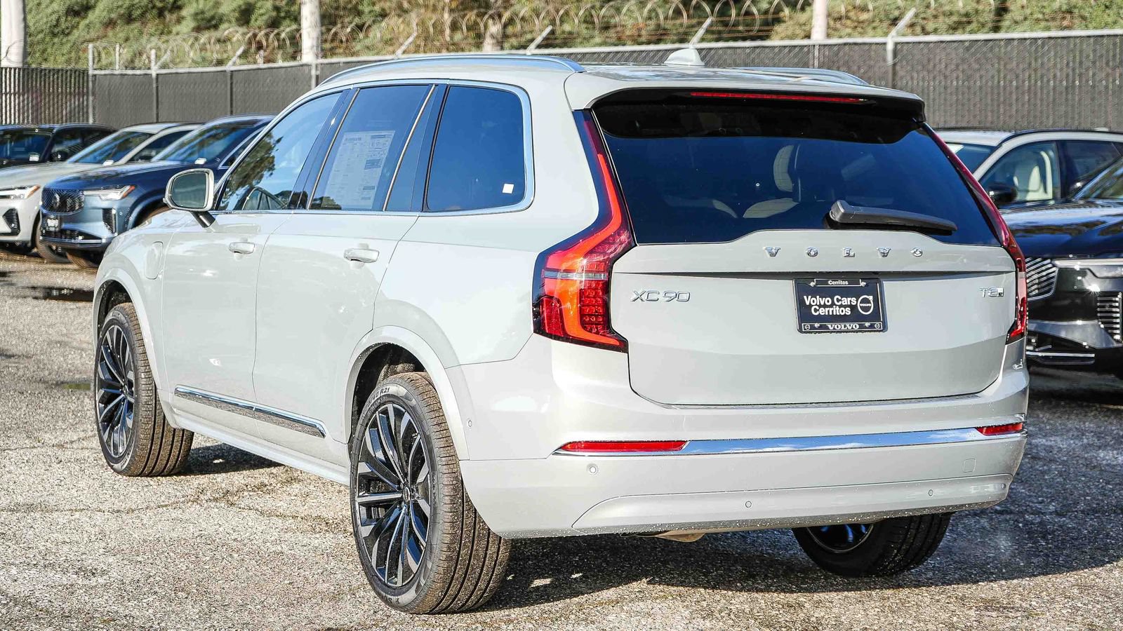 New 2026 Volvo XC90 T8 Plus w/ Protection Package Premier AWD/4WD image 8