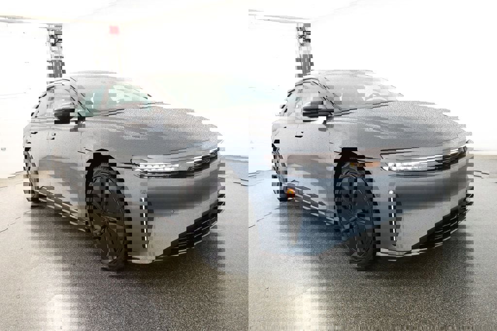 Used 2024 Lucid Air Touring image 3