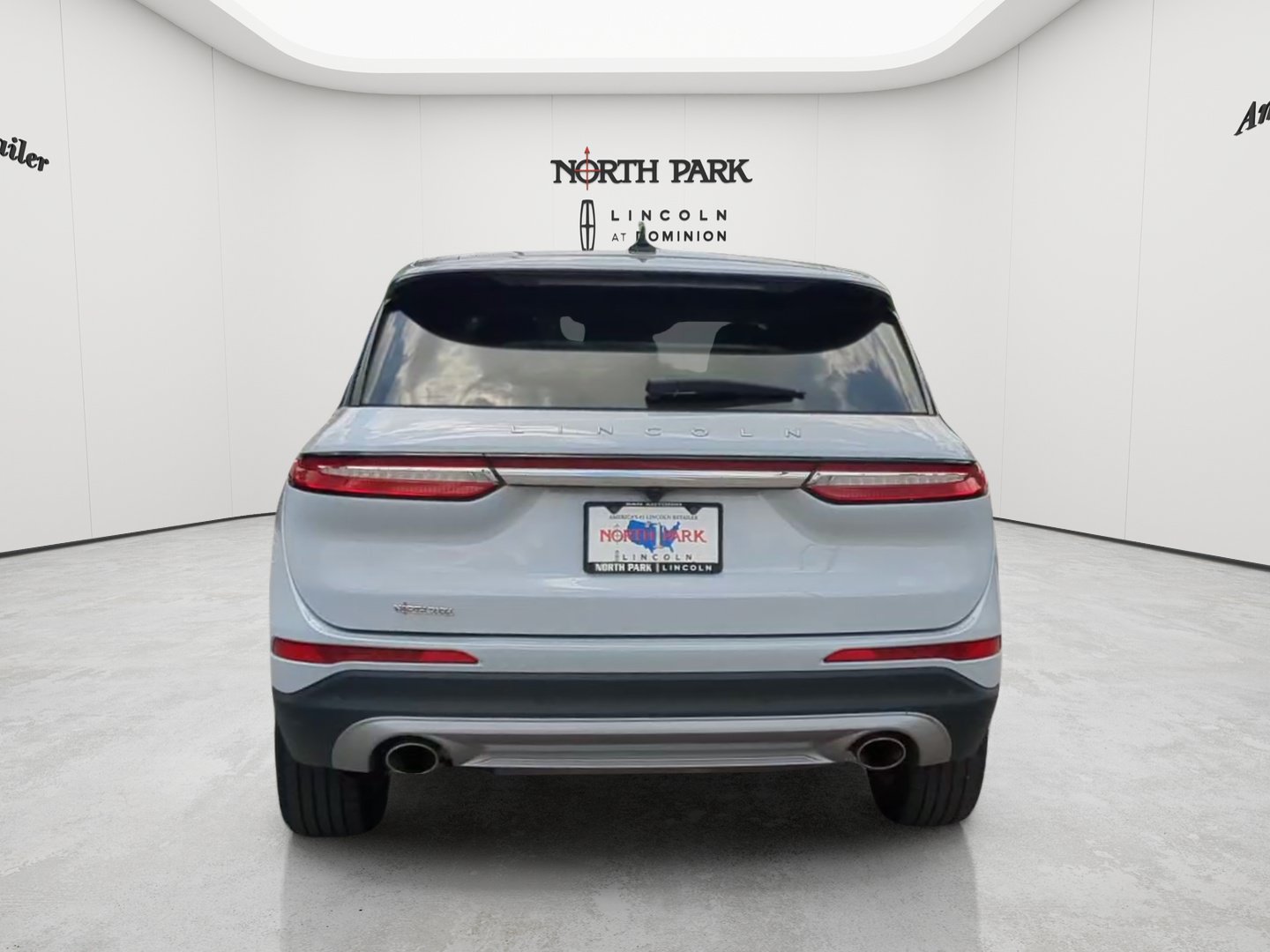 Used 2025 Lincoln Corsair AWD image 4