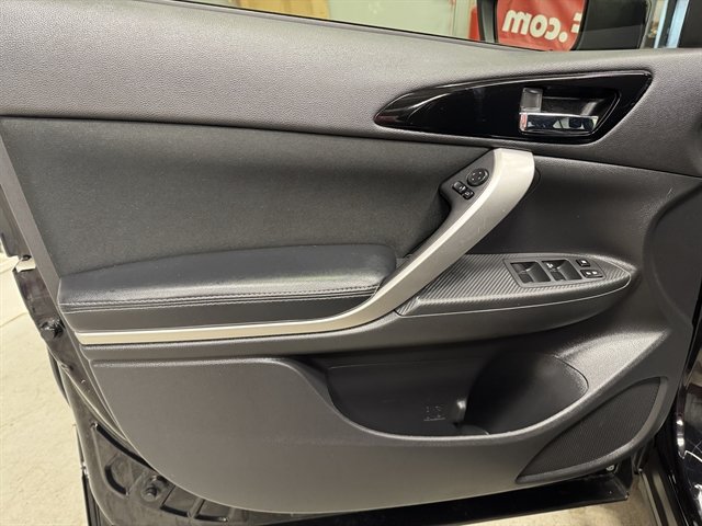 Used 2020 Mitsubishi Eclipse Cross SE FWD image 15