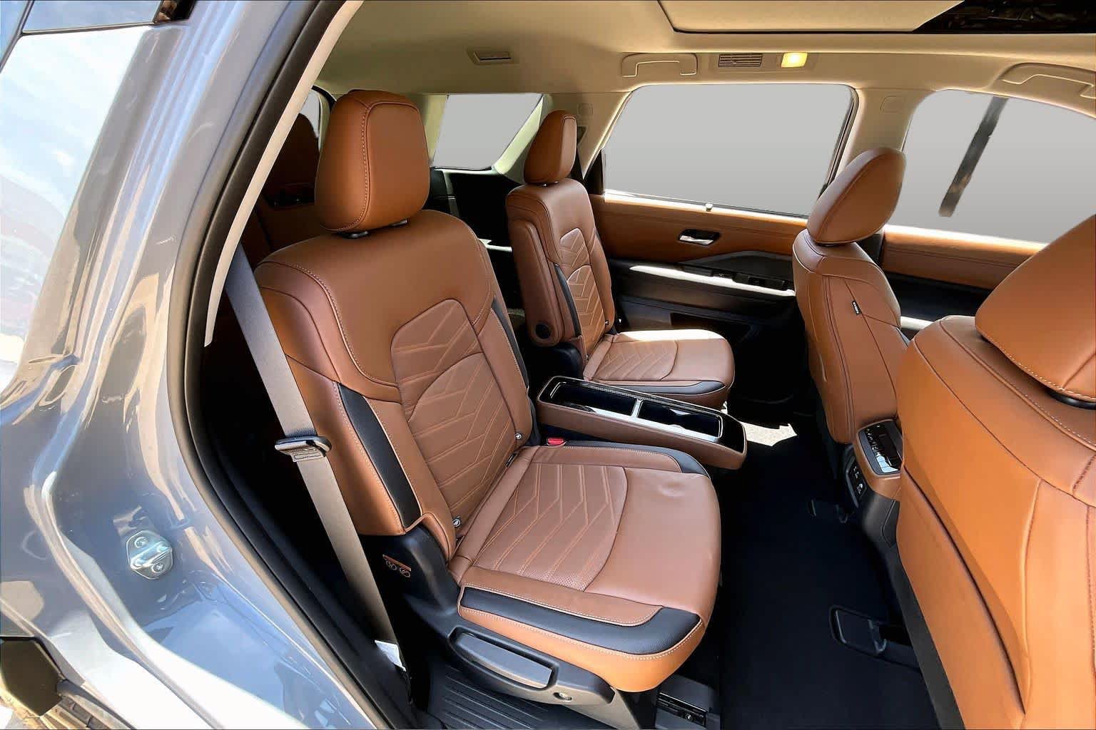Certified 2025 Nissan Pathfinder Platinum AWD/4WD image 21