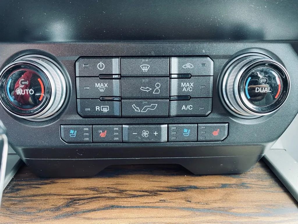 Used 2019 Ford F150 Lariat w/ Equipment Group 502A Luxury AWD/4WD image 19