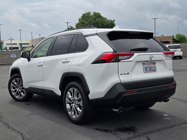 Used 2020 Toyota RAV4 XLE Premium image 6