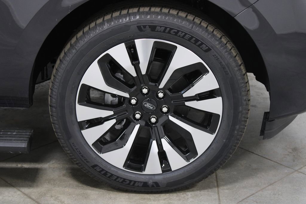 New 2026 Ford Expedition Platinum image 13