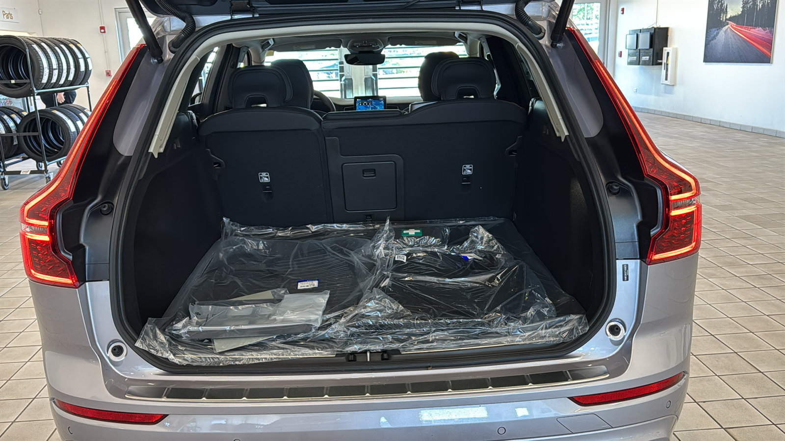 New 2026 Volvo XC60 B5 Plus w/ Protection Package Premier AWD/4WD image 29