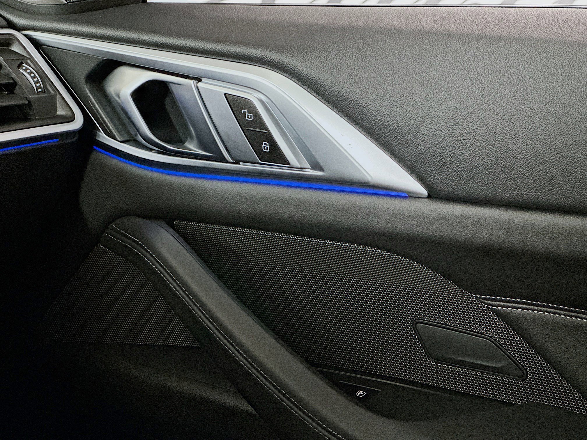 Used 2023 BMW M4 Coupe w/ Executive Package image 17