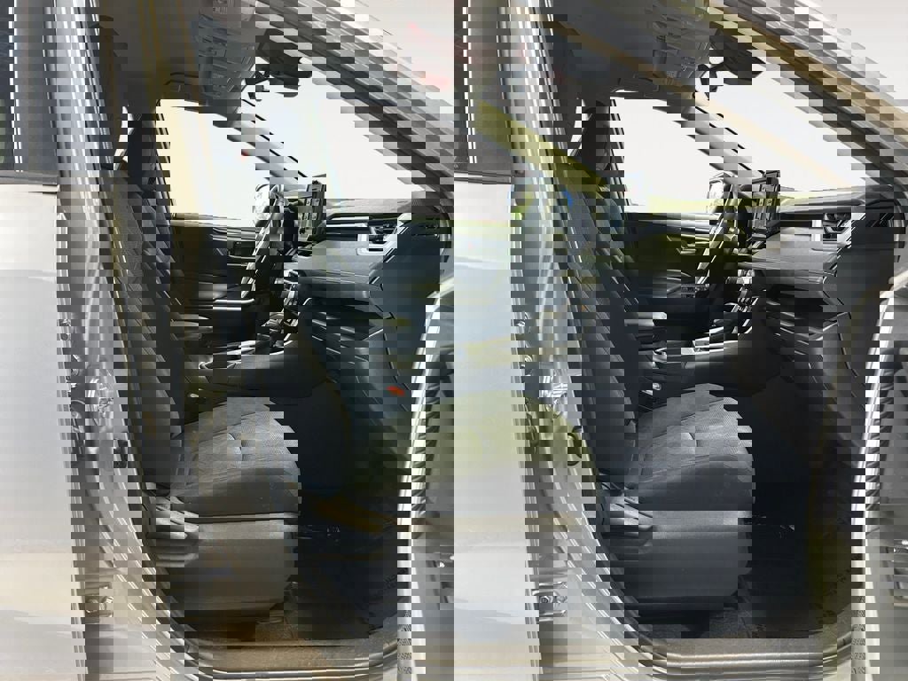 Used 2021 Toyota RAV4 XLE w/ XLE Grade Weather Package image 10