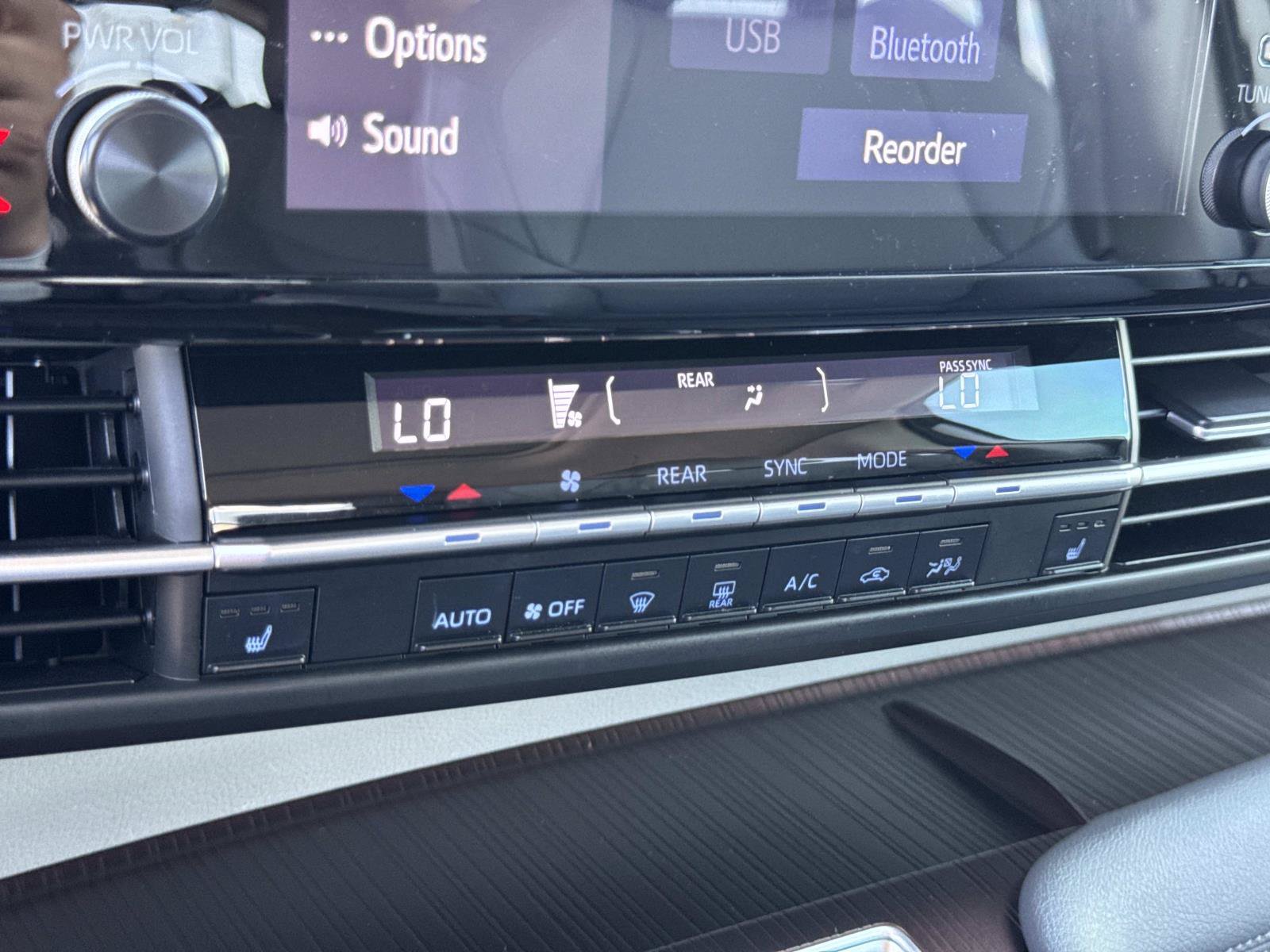 Used 2022 Toyota Sienna XLE FWD image 16