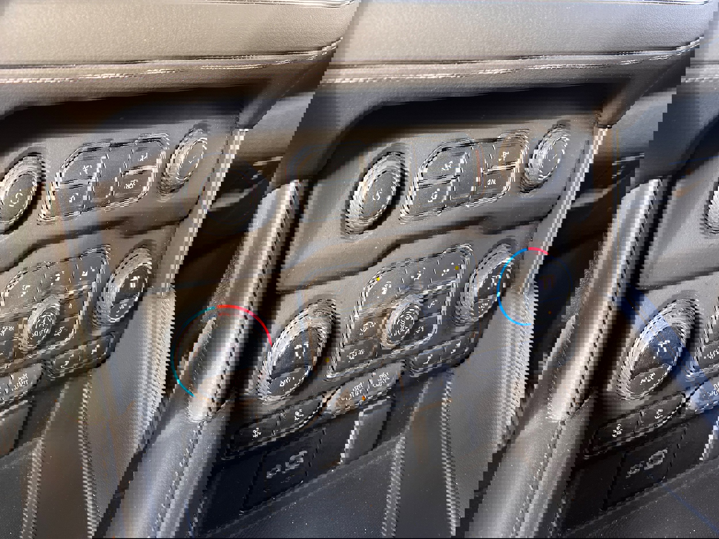 Used 2023 Chevrolet Suburban LT image 20