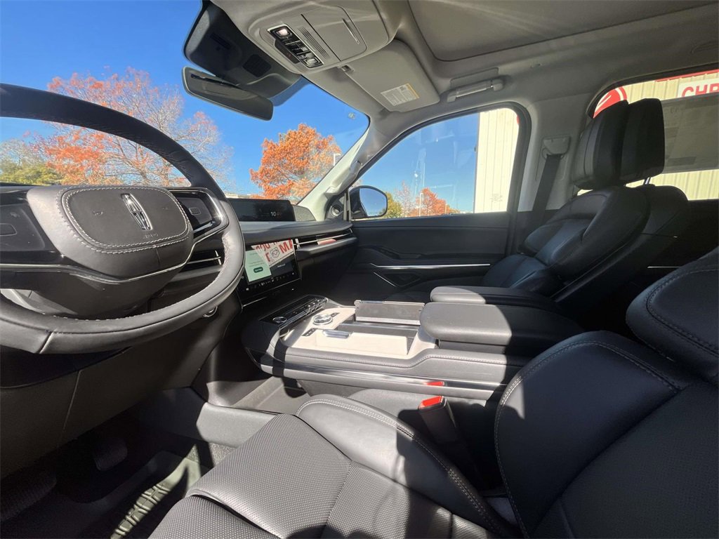 New 2025 Lincoln Navigator Reserve image 10
