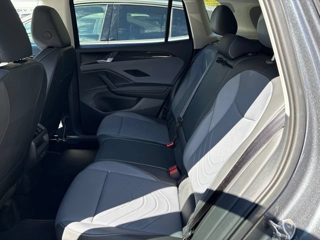 Used 2025 Volkswagen Tiguan SE FWD image 8