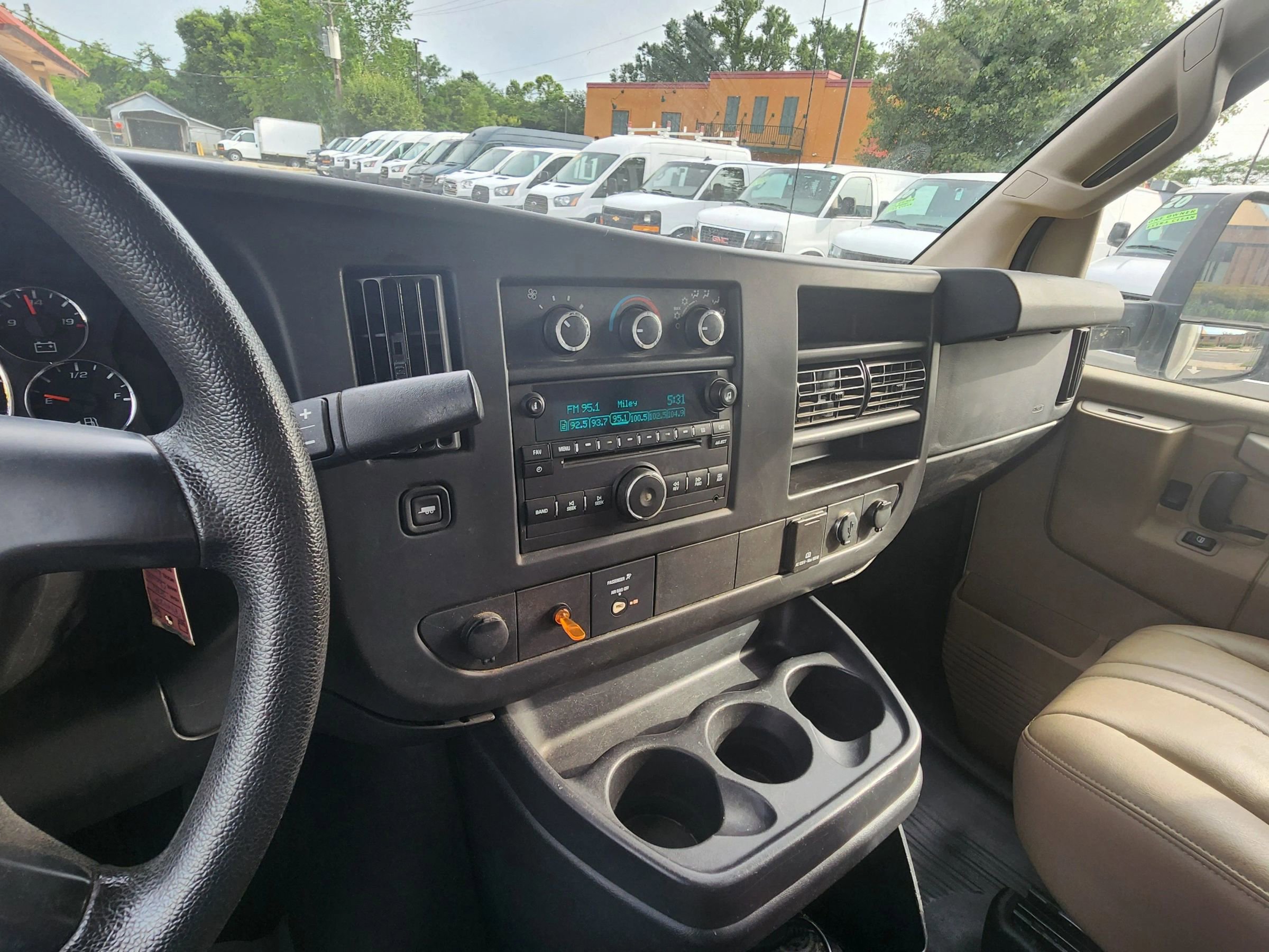 Used 2016 Chevrolet Express 4500 image 14