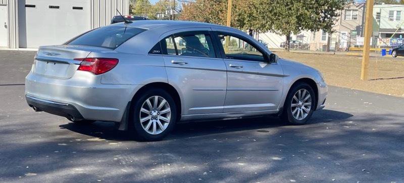 Used 2012 Chrysler 200 Touring FWD image 4