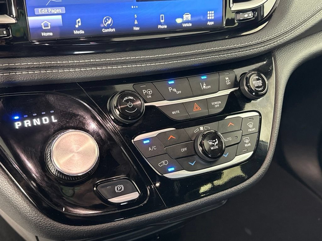 Certified 2024 Chrysler Pacifica Limited FWD image 21