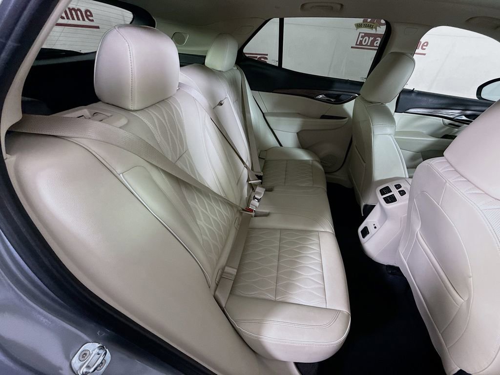 Used 2023 Buick Envision Avenir image 33