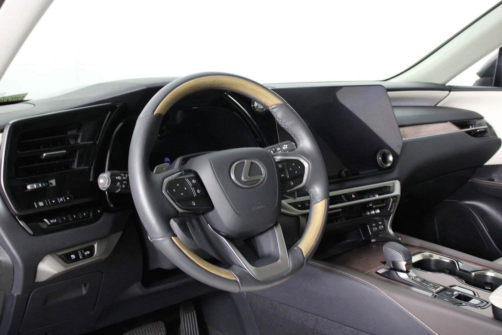 Used 2023 Lexus RX 350 Premium Plus w/ Accessory Package image 4