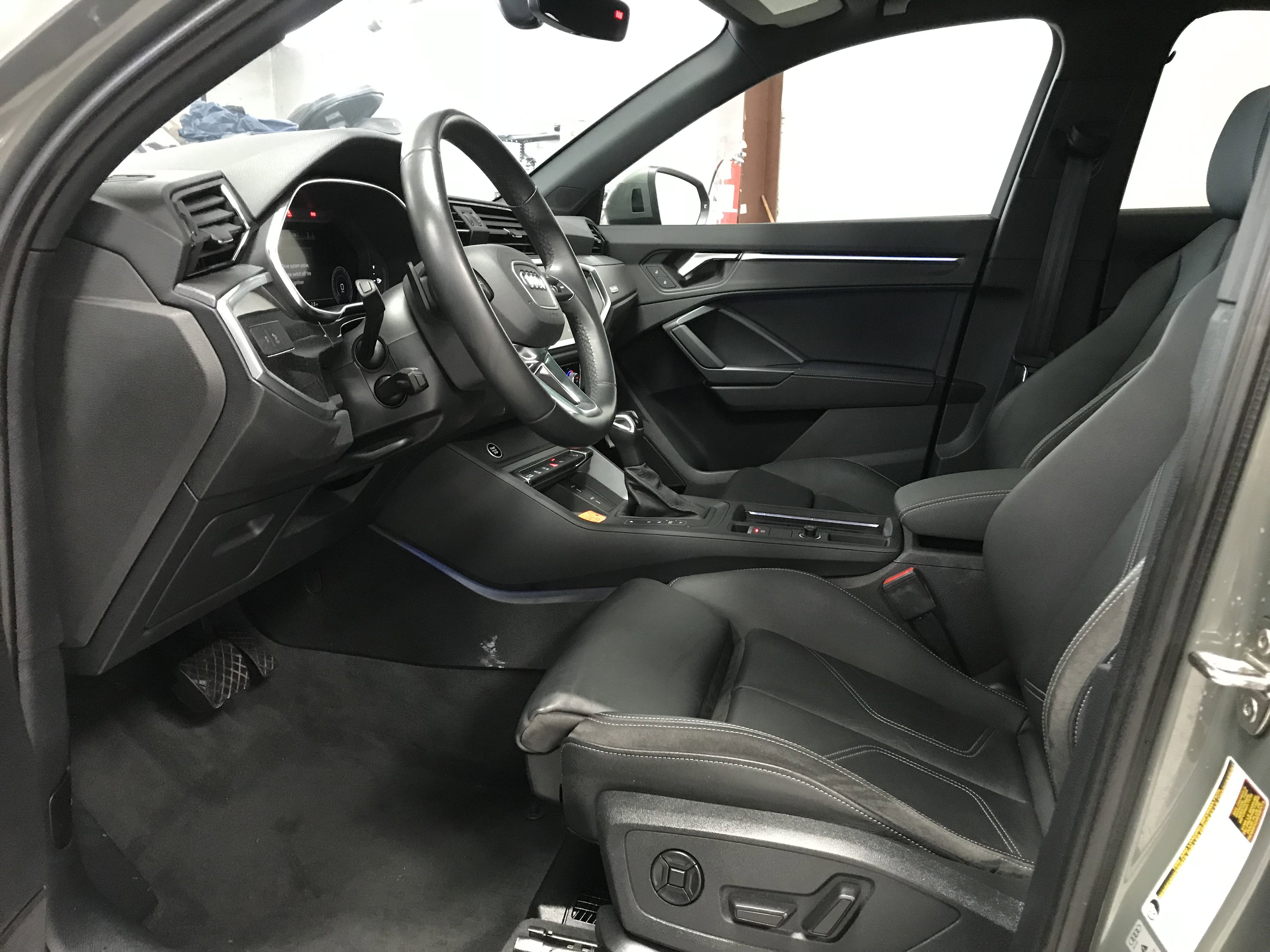 Used 2023 Audi Q3 2.0T Premium Plus w/ Premium Plus Package image 8