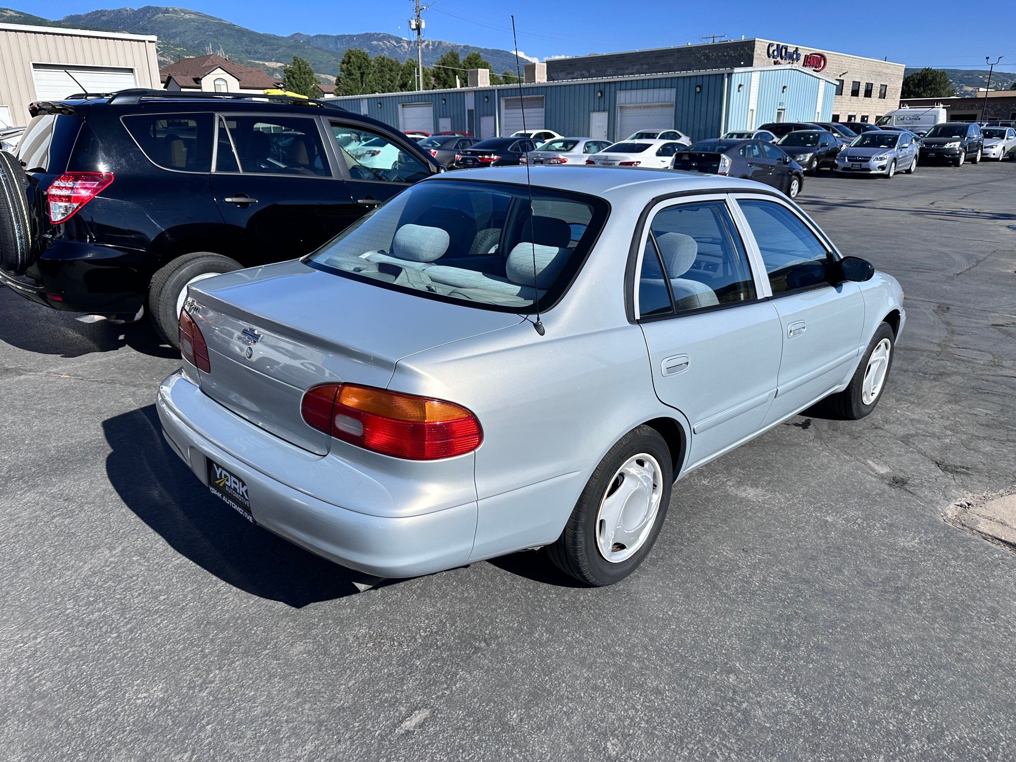 Used 2002 Chevrolet Prizm FWD image 3