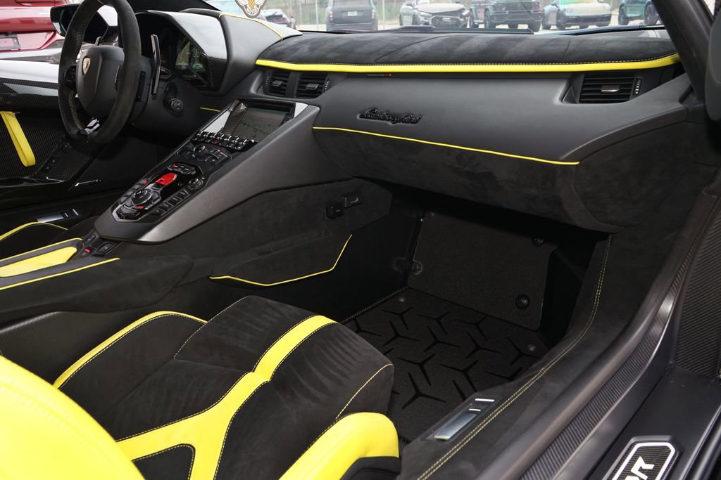 Used 2019 Lamborghini Aventador SVJ image 24