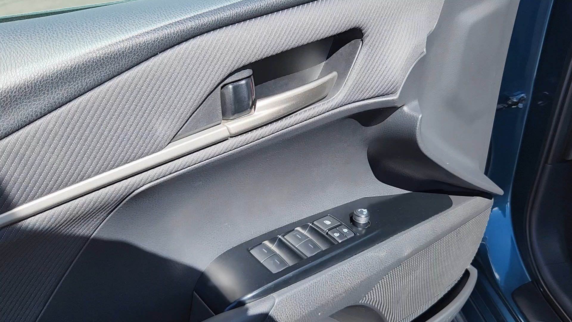 Certified 2025 Toyota Camry SE FWD image 7