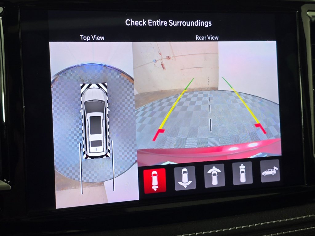 Used 2022 Chrysler Pacifica Limited w/ Uconnect Theater Family Group FWD image 25