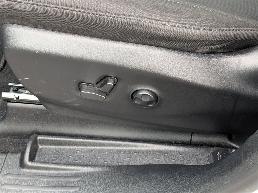 Used 2023 Chrysler Pacifica Touring image 19