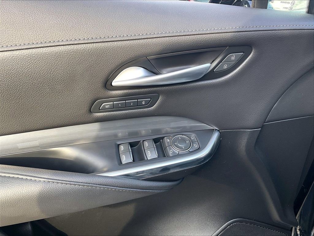 Used 2025 Cadillac XT4 Premium Luxury image 36