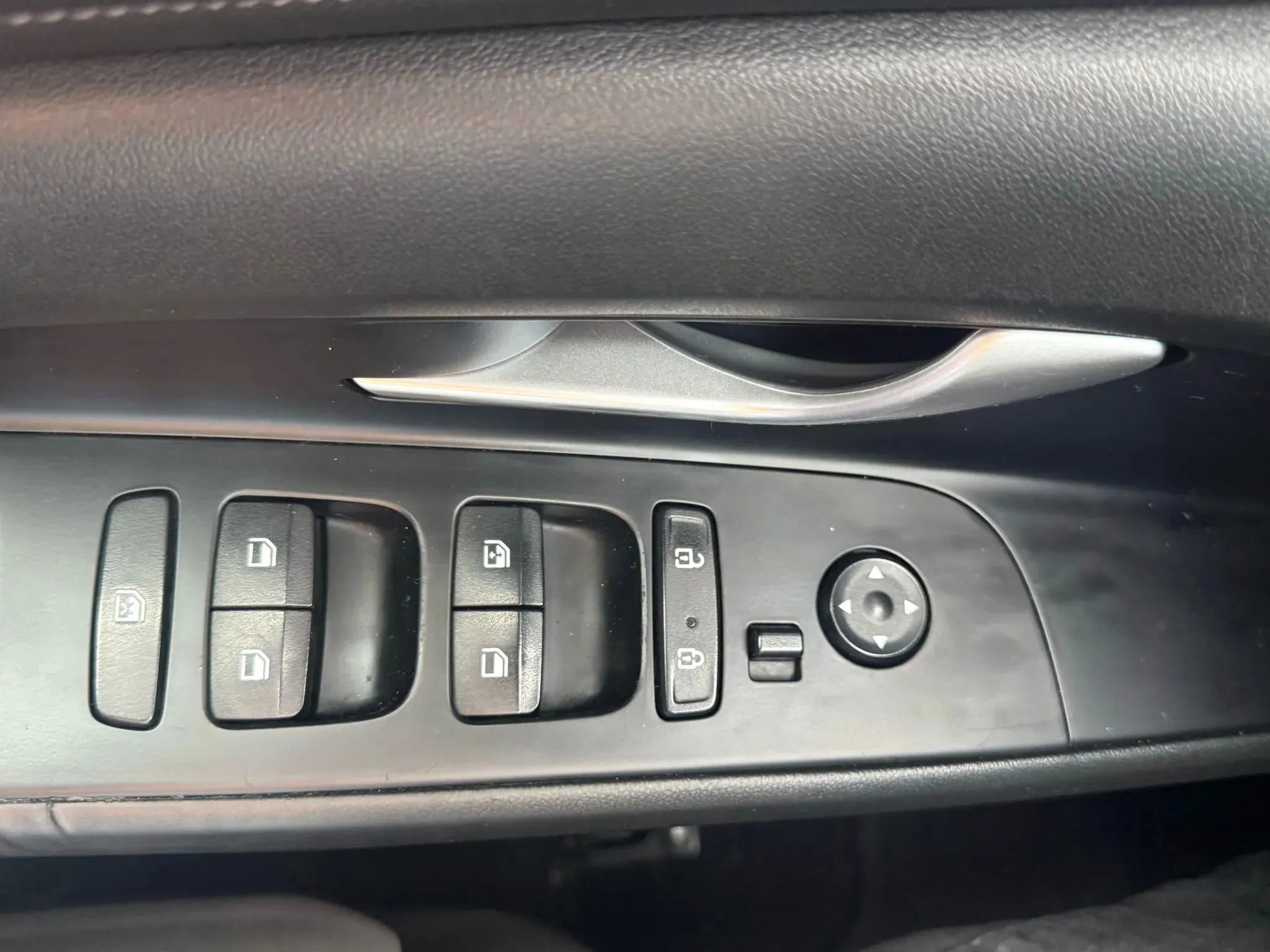 Used 2023 Hyundai Elantra SEL w/ Convenience Package image 29