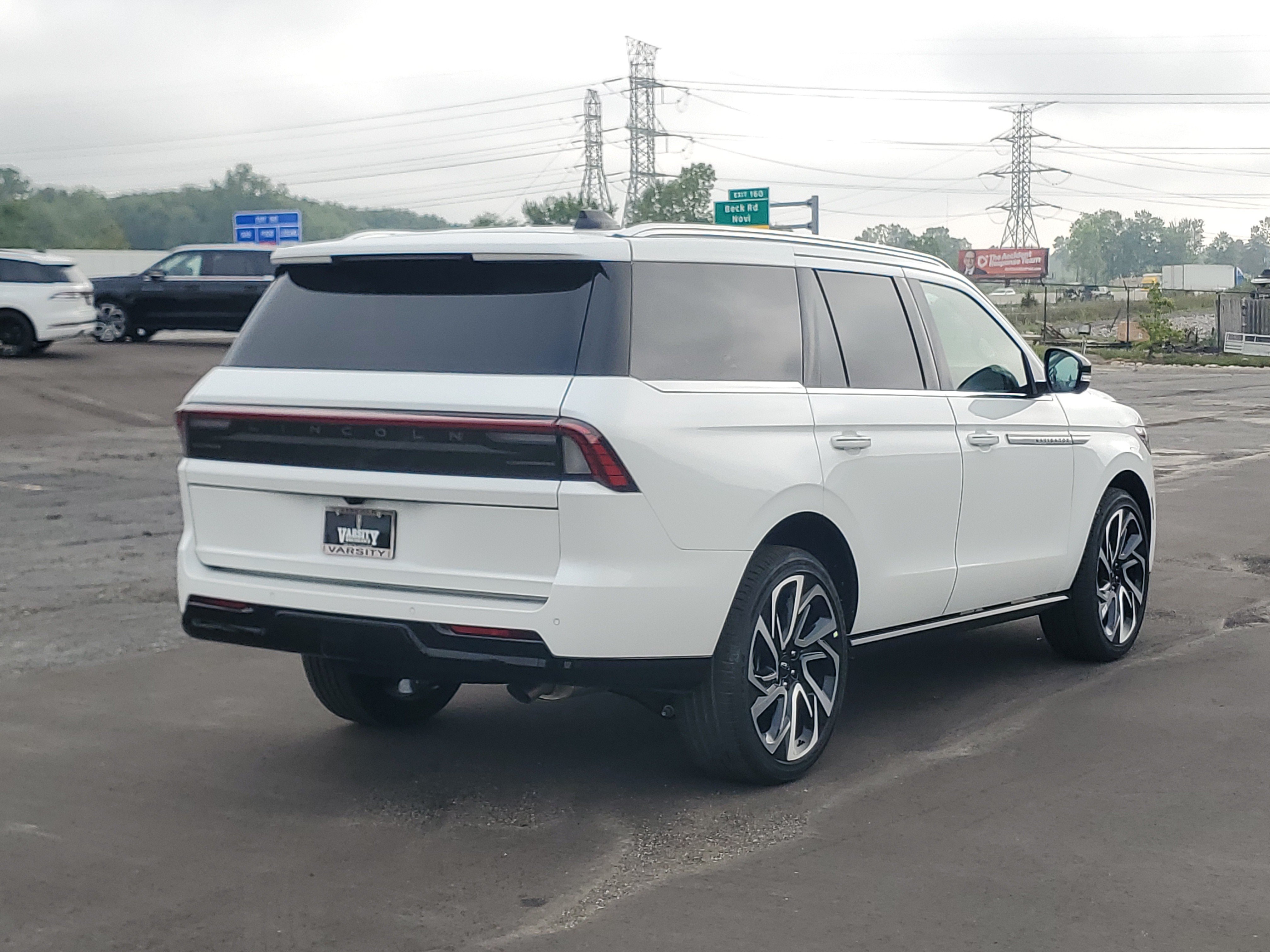 New 2027 Lincoln Navigator Reserve AWD/4WD image 4
