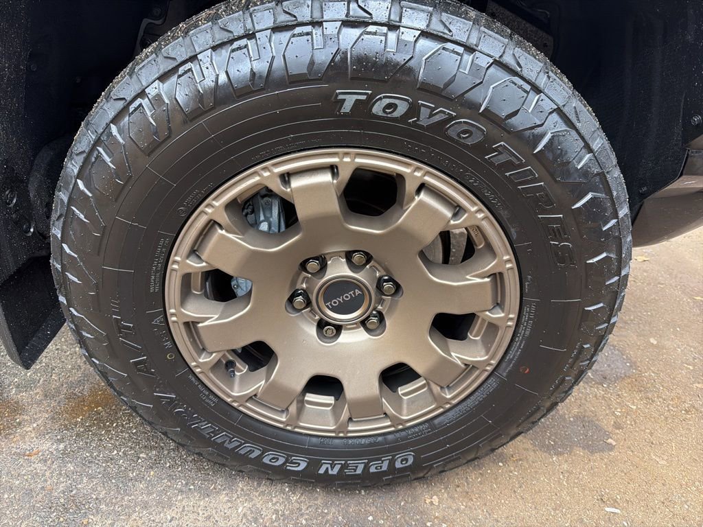 Used 2025 Toyota 4Runner Trailhunter image 36